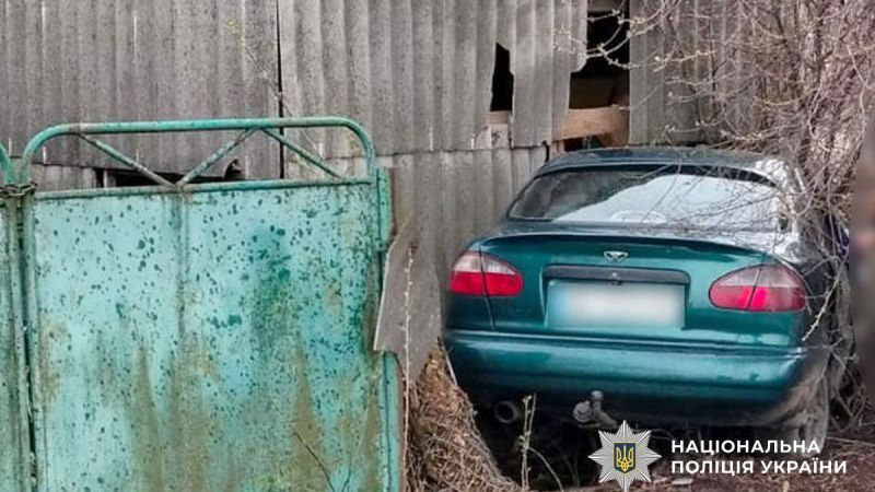 У Полтавському районі автомобіль в’їхав у сарай: постраждали дві пасажирки