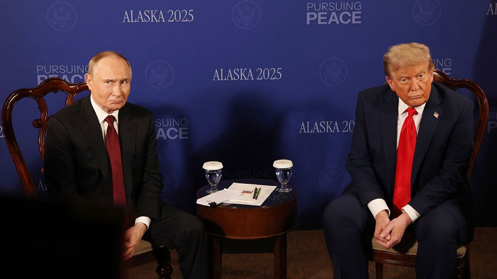 Імперії падають?