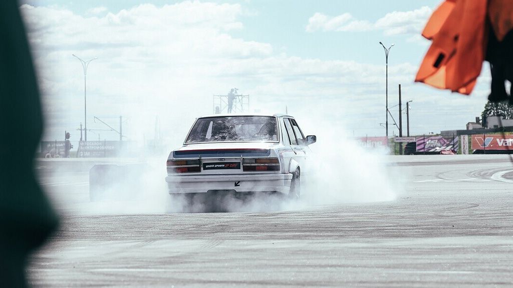 В Україні готують штрафи за дрифт і гучний вихлоп