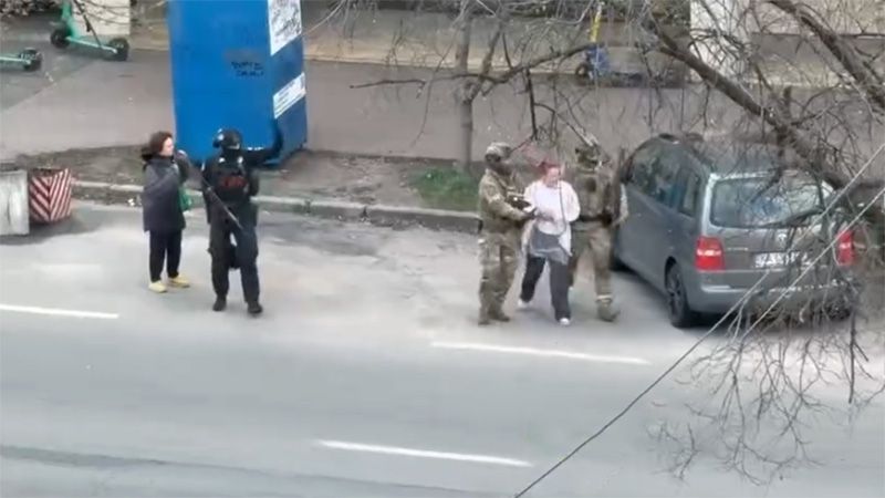 У Києві чоловік у супермаркеті відкрив вогонь по людях із автомата – його ліквідували