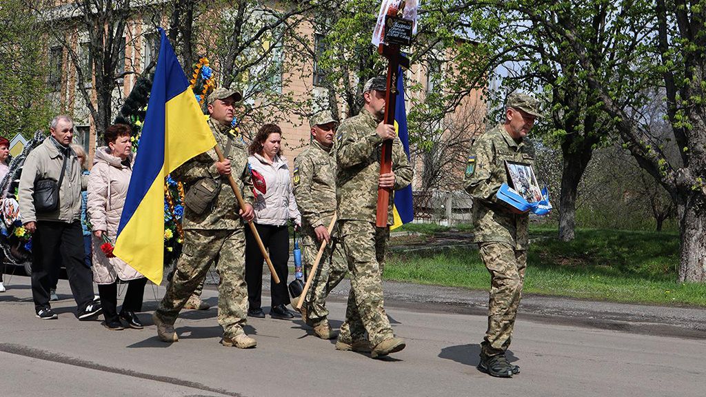 Кобеляцька громада попрощалася із захисником Артемом Телятником