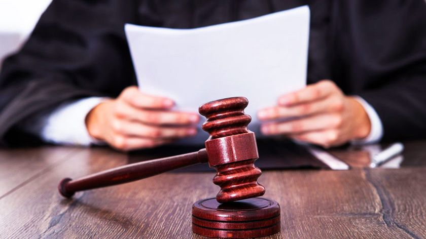 Вклеїв у паспорт фото та оформив спадщину – у Кременчуці судитимуть чоловіка за шахрайство