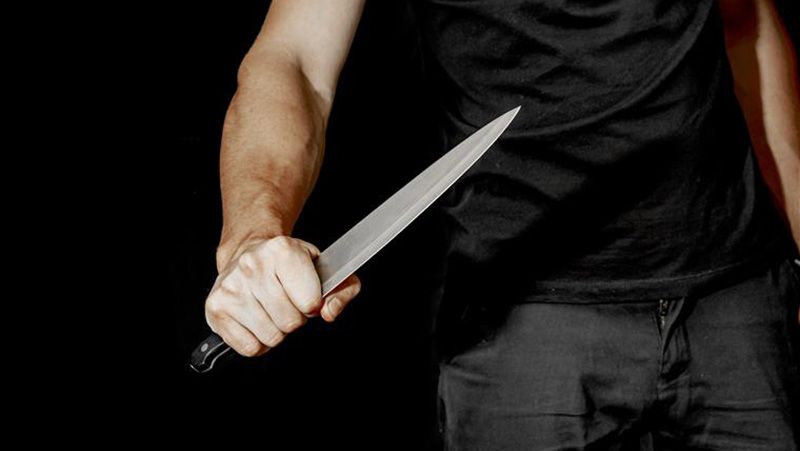 У Кременчуці поліція затримала чоловіка за ножове поранення знайомого