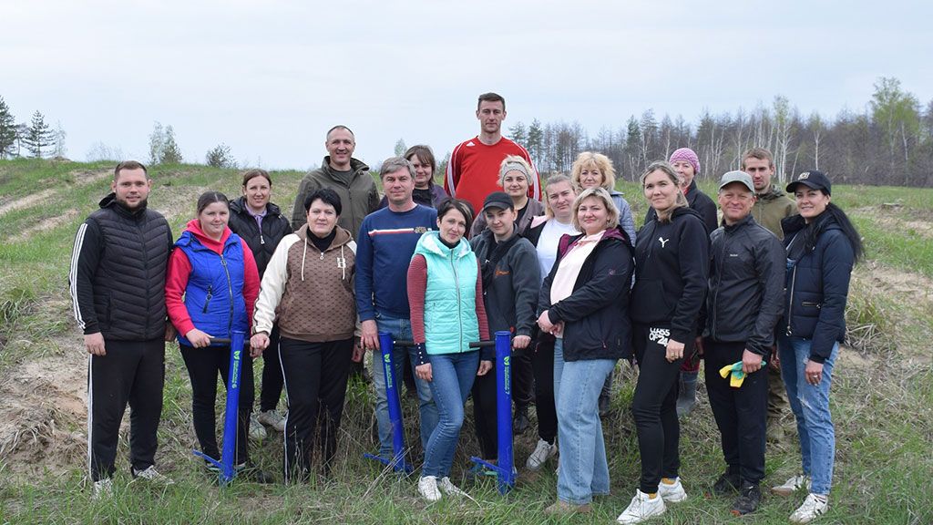 У Новосанжарській громаді висадили молоді сосни до Дня довкілля