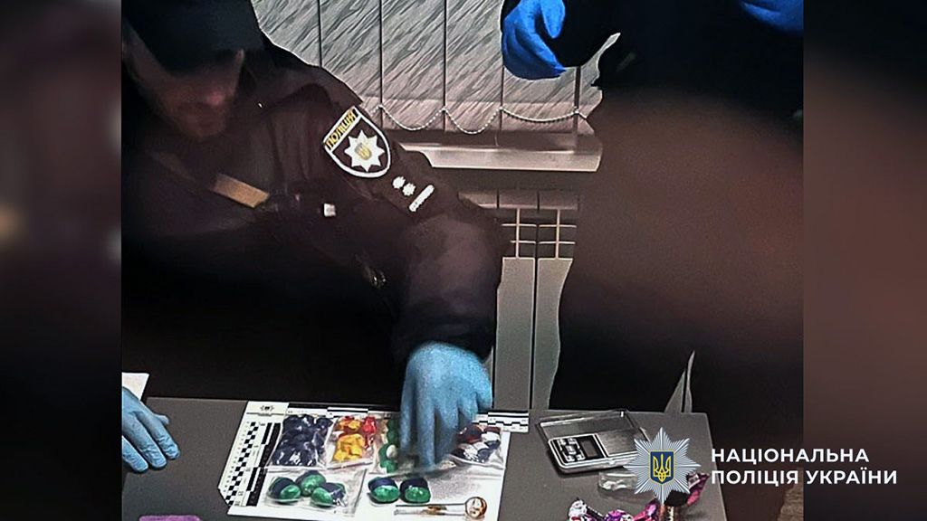 У Горішніх Плавнях поліція затримала жінку, причетну до торгівлі наркотиками