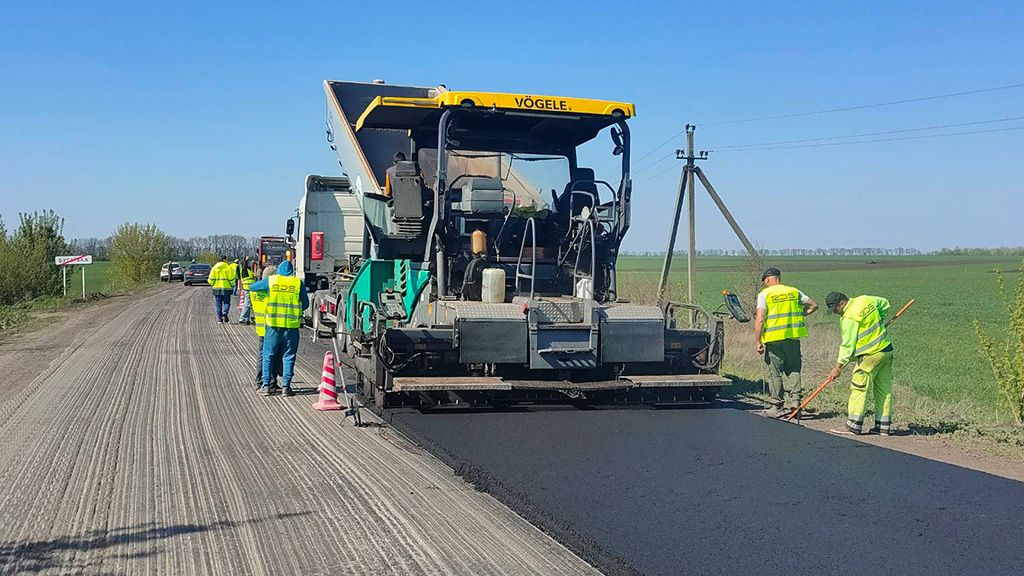 На Полтавщині розпочали асфальтування на автодорозі Бориспіль-Маріуполь