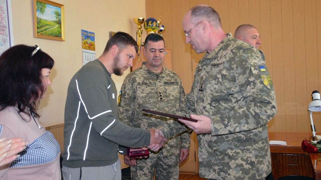 На Полтавщині ветерану вручили відзнаку Міністра оборони України