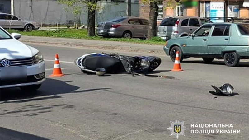 У Полтаві зіткнулися автомобіль та мотоцикл – водія двоколісного засобу госпіталізували