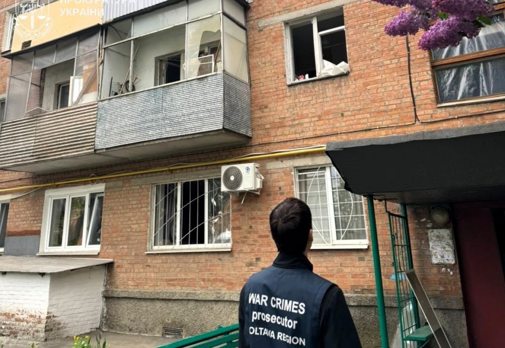 На Полтавщині прокуратура фіксує наслідки нічної атаки дронами: пошкоджено школу та електропідстанцію