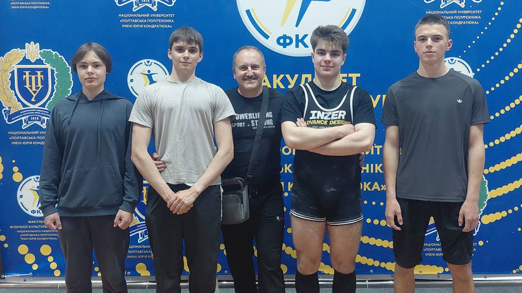 Новосанжарські спортсмени вибороли спортивні розряди на чемпіонаті області з пауерліфтингу
