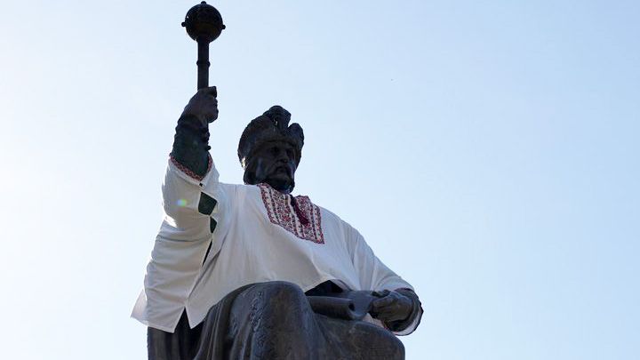 У Полтаві гетьман Мазепа знову одягнув вишиванку
