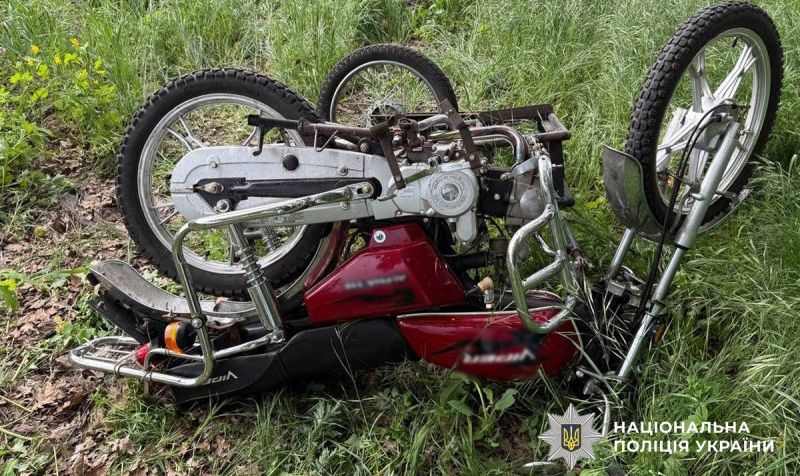 У Градизьку мопед перекинувся в кювет: водій госпіталізований