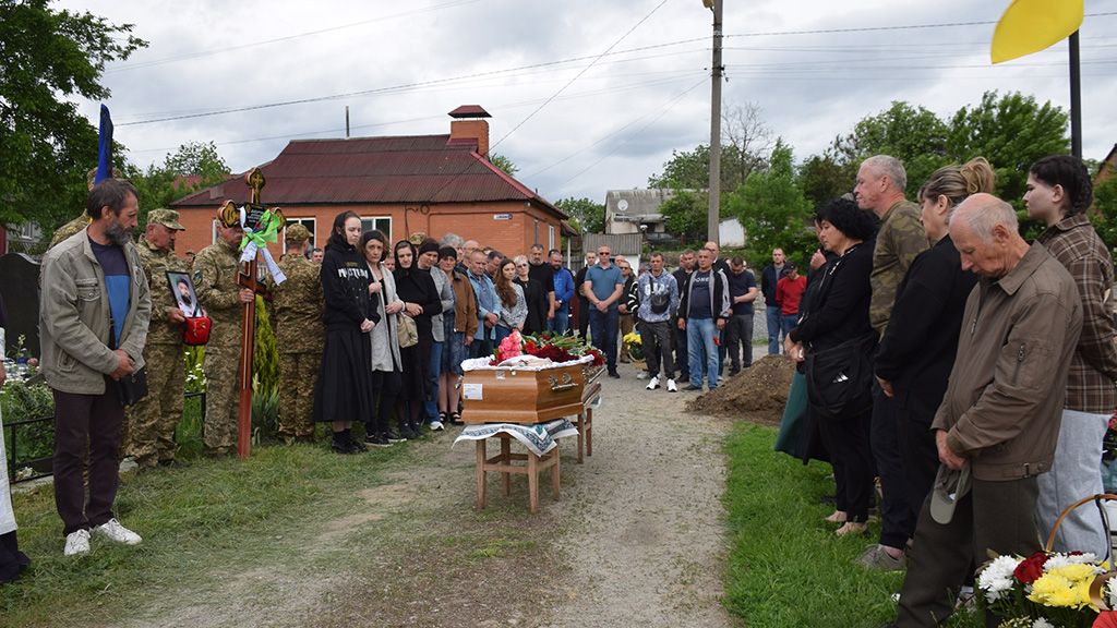 Новосанжарська громада попрощалася із Захисником Миколою Макарчуком