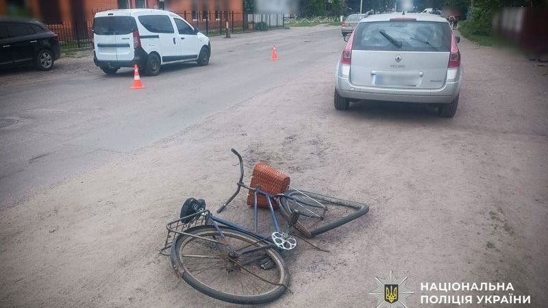У Семенівці велосипедист потрапив під колеса автовобіля – його госпіталізовано
