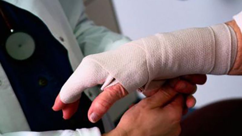 У Гадячі працівник підприємства травмувався під час вантажних робіт