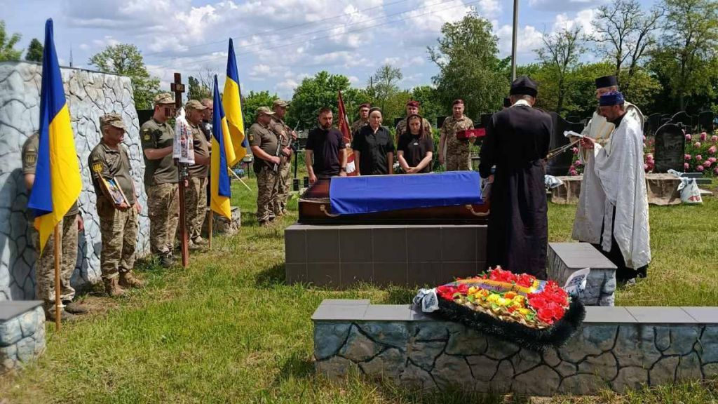 У Кобеляцькій громаді попрощалися із воїном Сергієм Чижиком