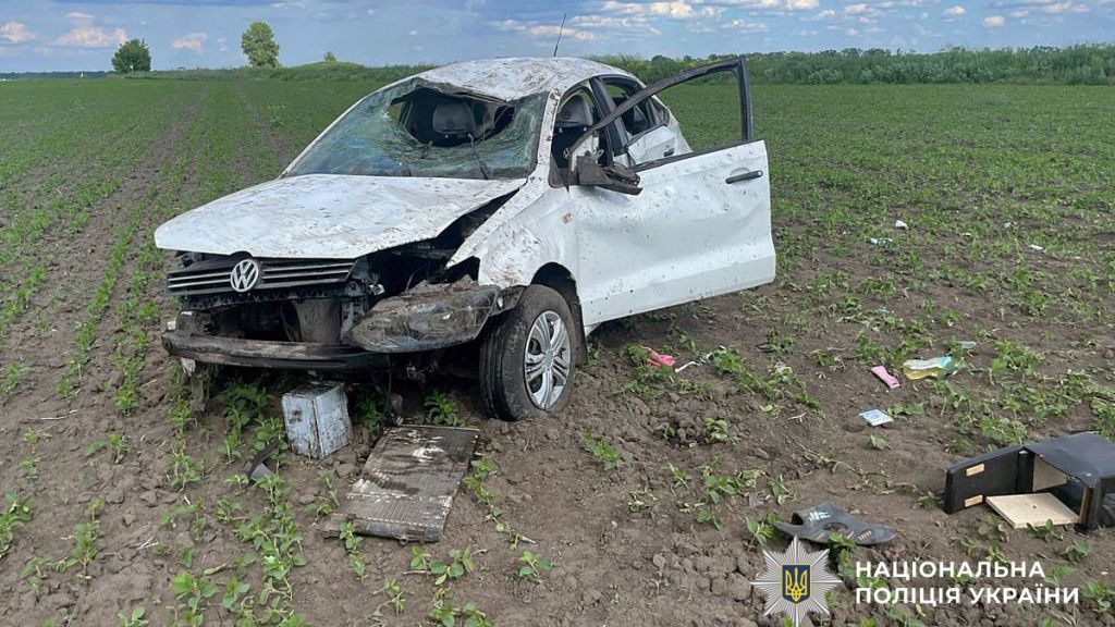 У Миргородському районі перекинувся автомобіль: постраждали двоє дітей, попередньо, водій був нетверезий