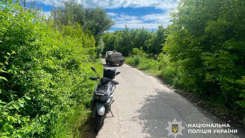  Зіткнення автомобіля та електроскутера на Хорольщині: водій двоколісного транспорту у лікарні