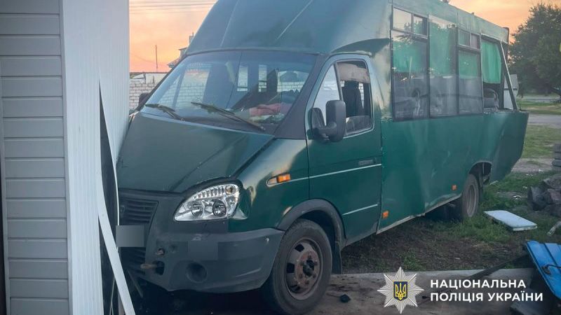 У Кременчуцькому районі зіткнулися вантажівка та маршрутка: постраждали двоє пасажирок