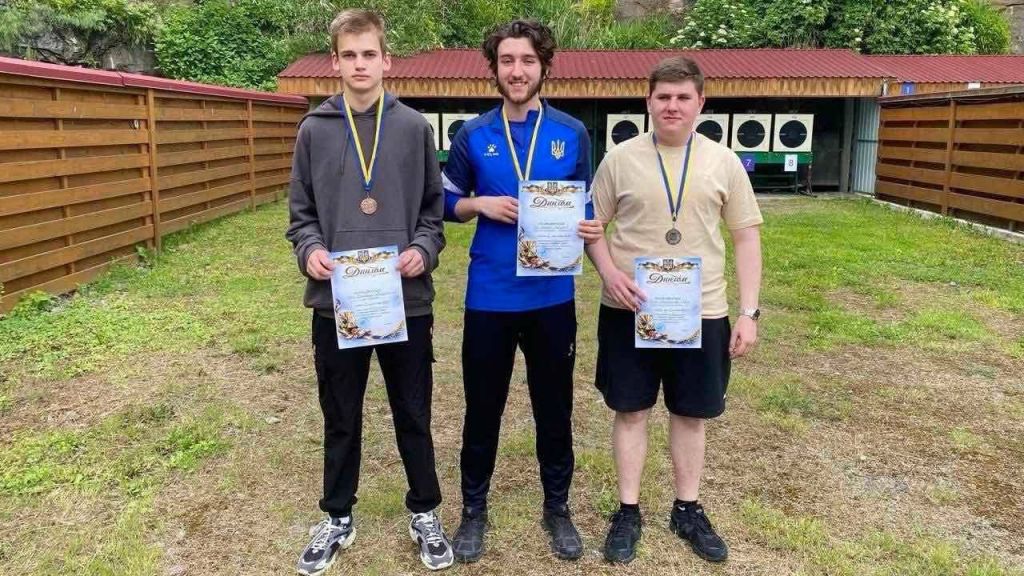 Юні спортсмени з Горішніх Плавнів тріумфували на чемпіонаті України зі стрільби