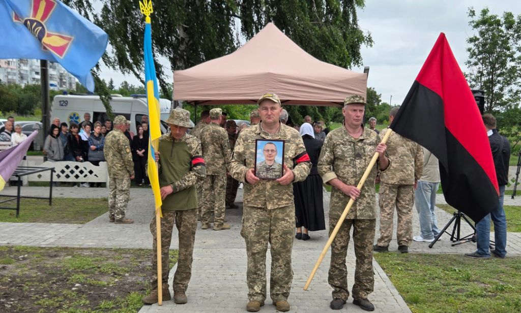 У Миргороді попрощалися із захисником Сергієм Деркачем
