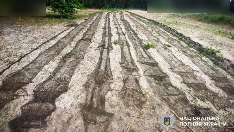 На Полтавщині з Кременчуцького водосховища вилучили Понад 300 метрів браконьєрських раколовок