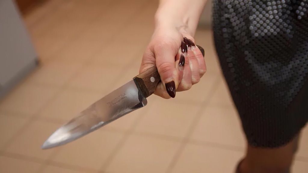 Нічна поножовщина у Великій Багачці: 24-річна дівчина штрикнула ножем знайому