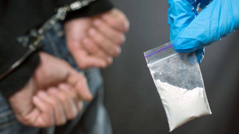 Замовив психотропи поштою: у Гребінці затримали чоловіка з особливо великою партією заборонених речовин