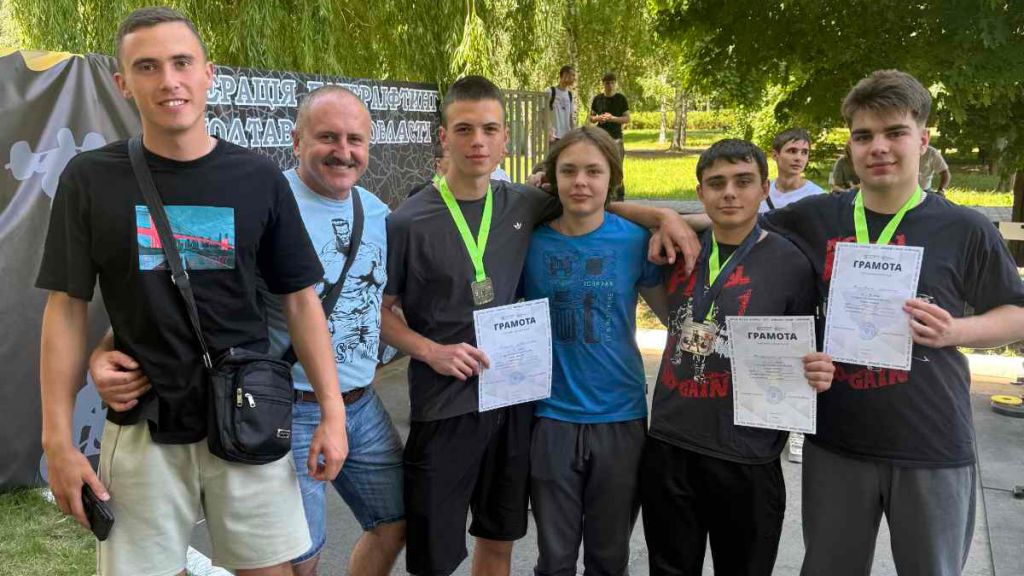 Новосанжарські паверліфтери завоювали медалі та побили власні рекорди на обласному турнірі зі станової тяги