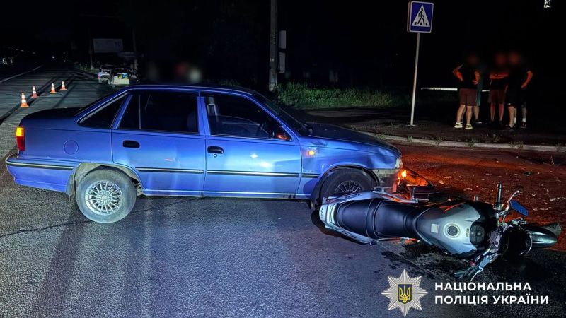 Нічна аварія у Полтаві: 17-річний мотоцикліст потрапив до лікарні після зіткнення з легковиком
