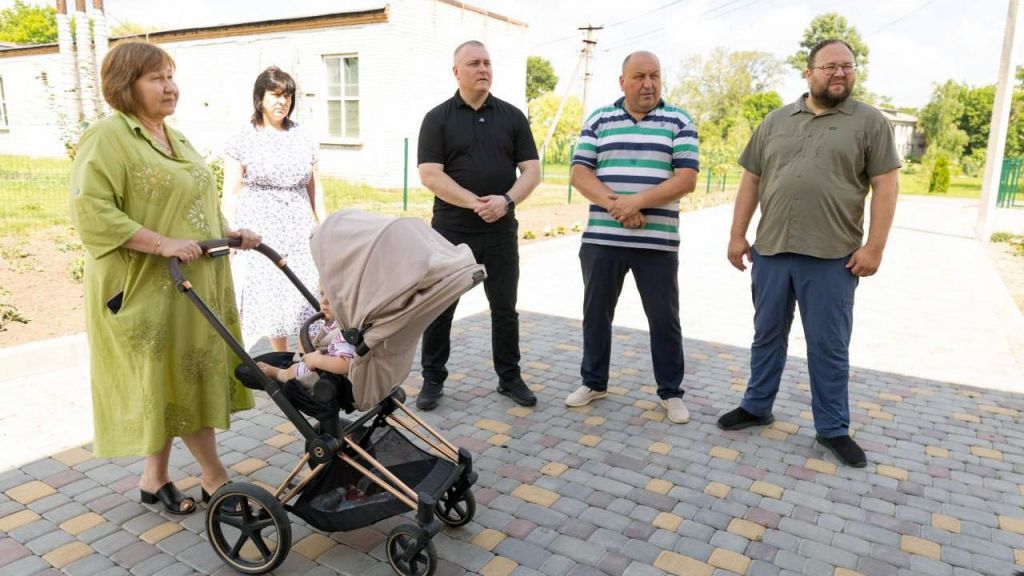 У Нехворощанській громаді за 13 мільйонів гривень реконструювали будівлю під соціальне житло: туди заселилися родини лікарів та тренерів