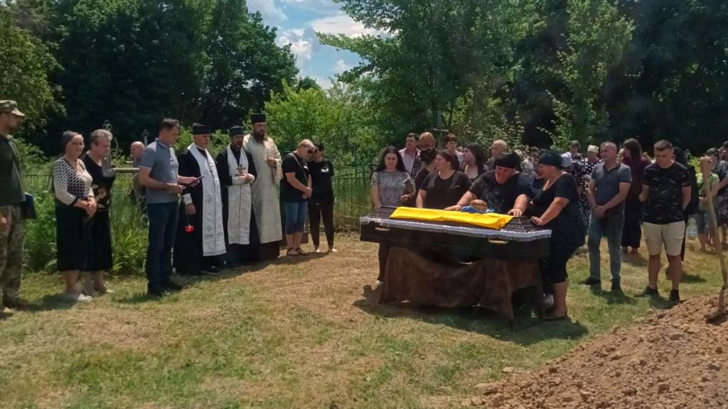 Кобеляцька громада попрощалася із гранатометником Миколою Топольницьким, який загинув в Авдіївці