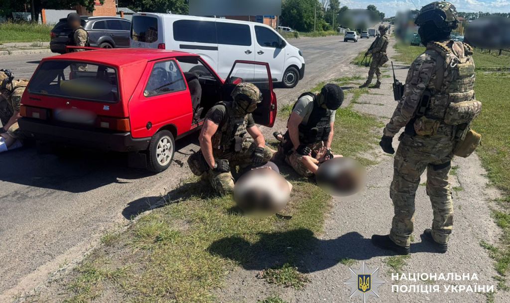 Торгував автоматами в Полтаві: правоохоронці затримали озброєного гастролера
