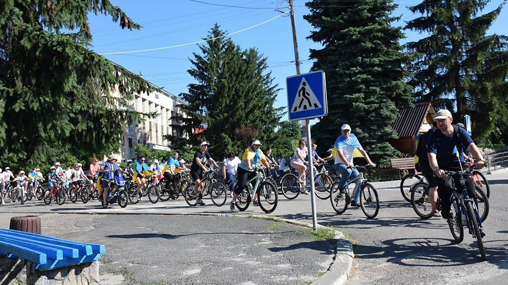 У Нових Санжарах провели патріотичний велопробіг до Дня Конституції