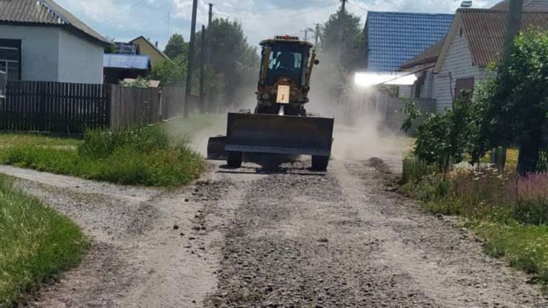 Ремонт водогону, грейдерування вулиць та відновлення фонтанів: нам чим працювали комунальники у Кобеляках