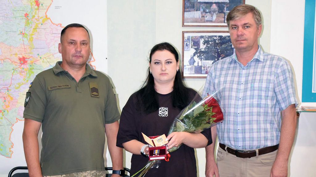 У Нових Санжарах дружині полеглого десантника Євгенія Кірноса вручили орден «За мужність»