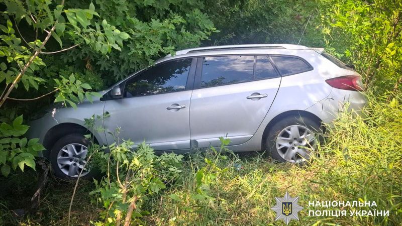У Мачухах автомобіль RENAULT врізався у відбійник та злетів у кювет, постраждала 10-річна дитина