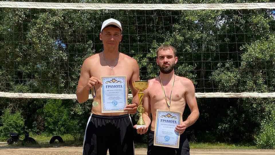 Пам’ятні кубки здобувають «Вітрова Балка» і «Кобеляки-3»
