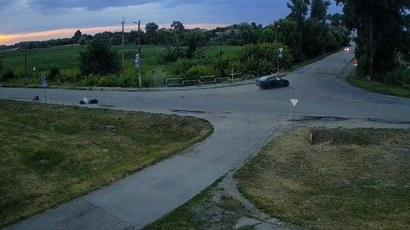Виїхав на зустрічну смугу: у Глобиному 69-річний водій Skoda протаранив підлітка на мотоциклі