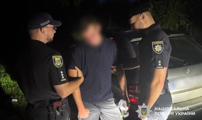 У Полтаві затримали 25-річного «дилера», який закладав наркотики у Подільському районі