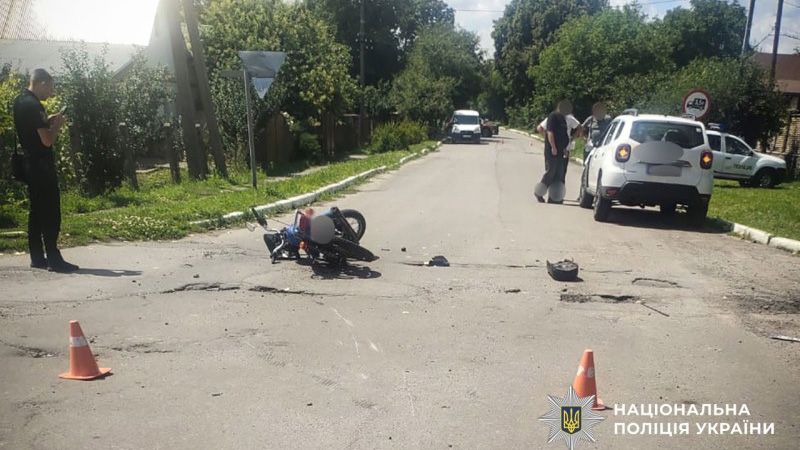У Диканьці легковик зіткнувся з мотоциклом під керуванням підлітка: хлопця госпіталізували