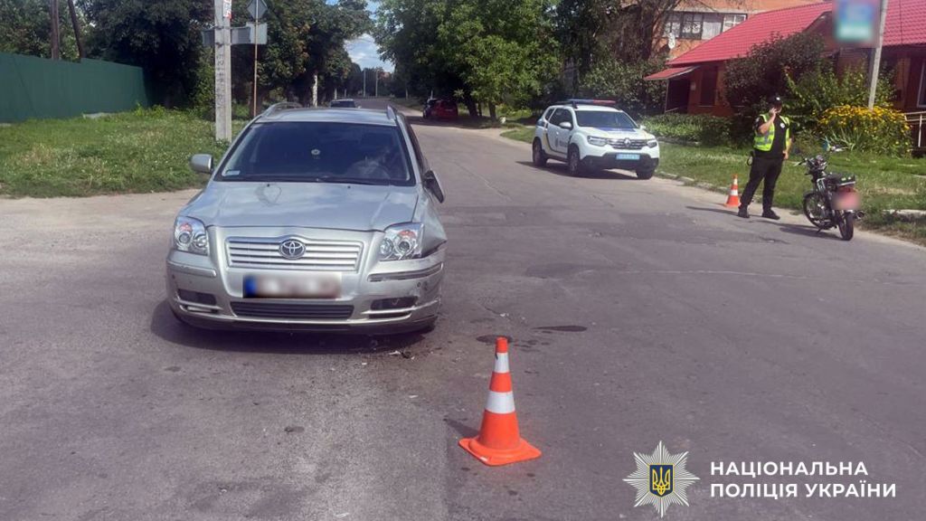 У Шишаках 13-річний скутерист потрапив під колеса «Toyota»: підлітка госпіталізували