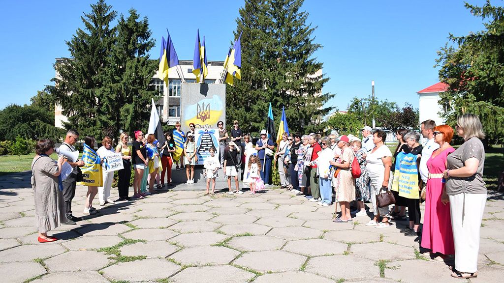 «Полон — не назавжди!»: у Нових Санжарах пройшла всеукраїнська акція на підтримку полонених та зниклих безвісти