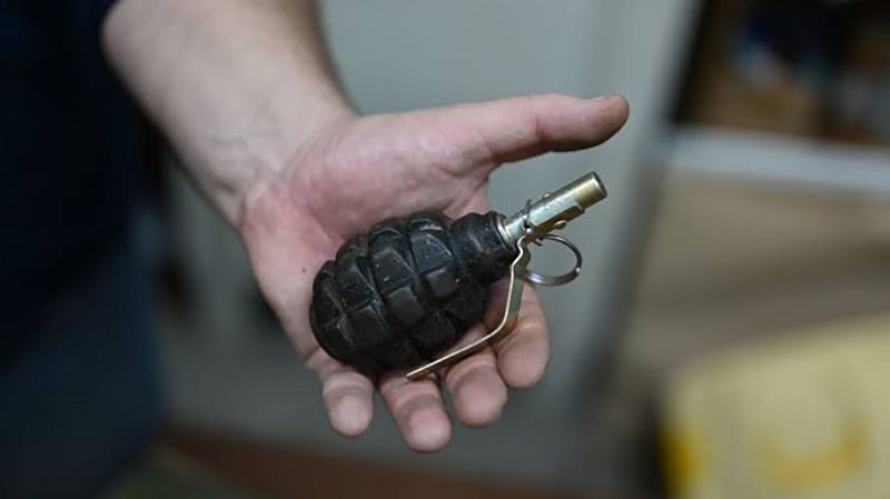 Погрожував підірвати відвідувачів кафе: у Лубнах затримали чоловіка з гранатою