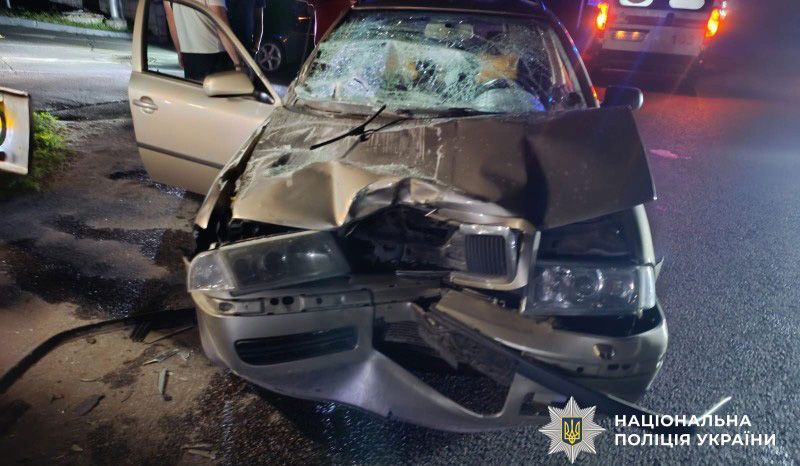 У Карлівці легковик врізався у «КАМАЗ» – госпіталізовано жінку