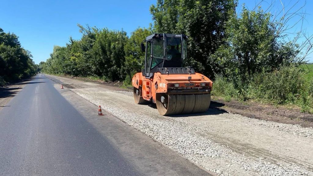 Ремонт автошляхів на Полтавщині: оновлено понад 43 тисячі квадратних метрів місцевих доріг