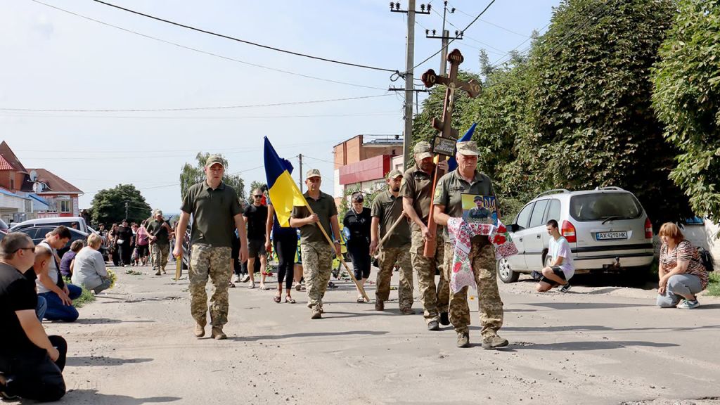 У Кобеляках попрощалися з полеглим захисником Євгеном Винником, який загинув у боях на Донеччині