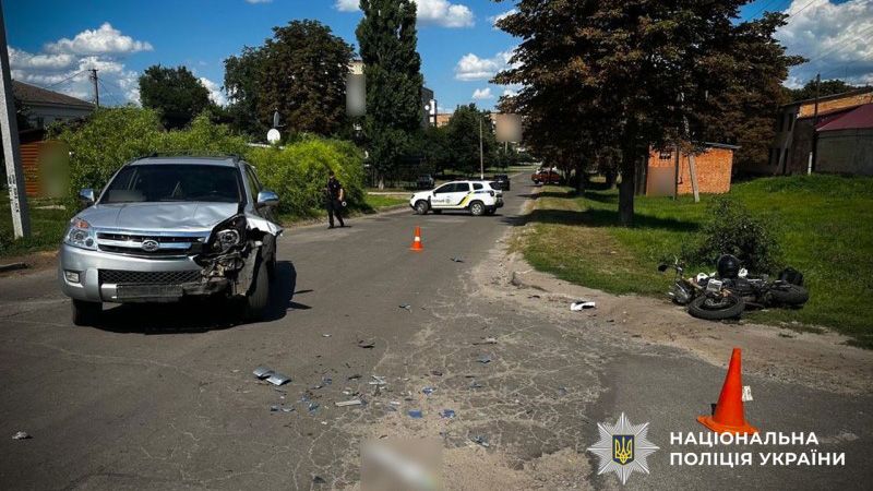 У Гадячі легковик зіткнувся з мотоциклом: водій двоколісника потрапив до лікарні