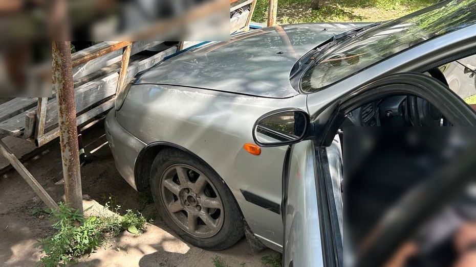 У Кременчуці п’яний водій Lanos врізався в альтанку: рівень алкоголю перевищував норму в 11 разів