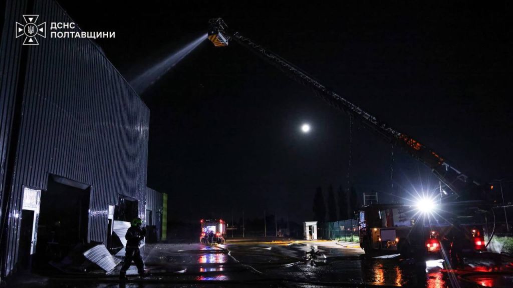 Нічна атака БпЛА на Полтавщину: є загиблий, у Полтавському районі пошкоджені склади та термінал «Нової пошти»